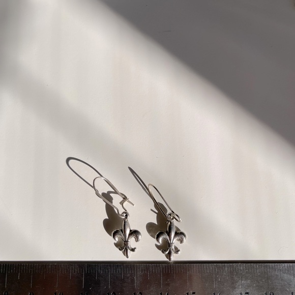 Silver tone fleur dangle earrings - Picture 2 of 2